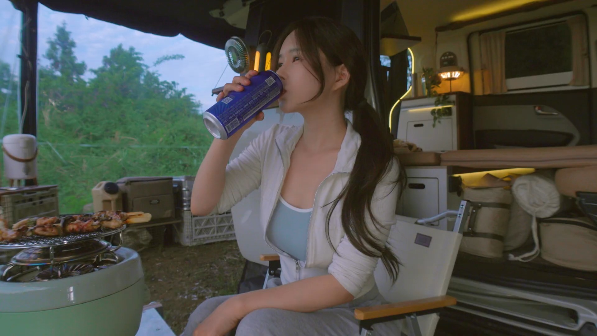 （活力中国调研行）探访中国最大碳纤维生产基地 感受“黑色黄金”的科技重量